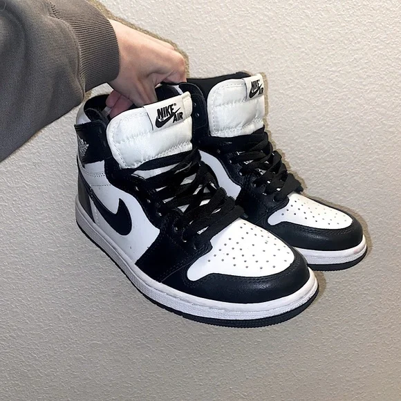 Nike Air Jordan 1 Retro High - Picture 4 of 6